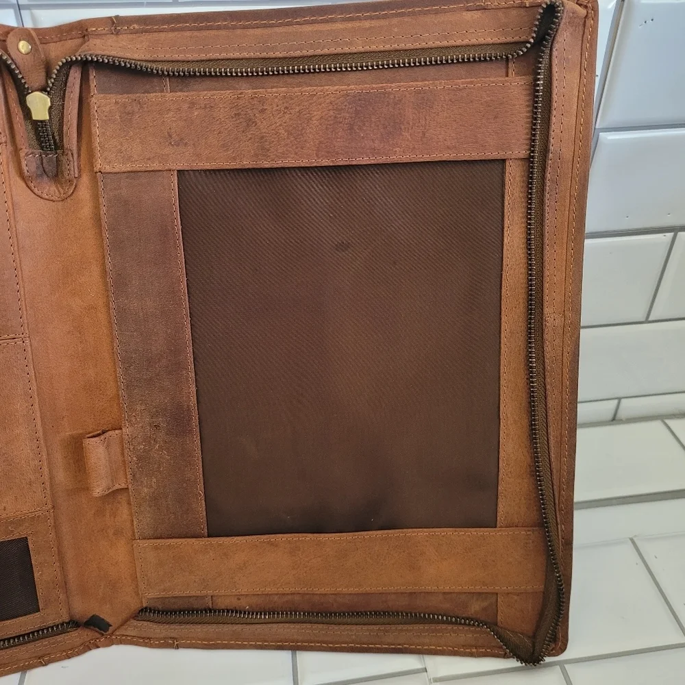 RUSTIC TOWN Brown Distressed Leather Multi Compartment IPAD Tablet Portfolio Zip